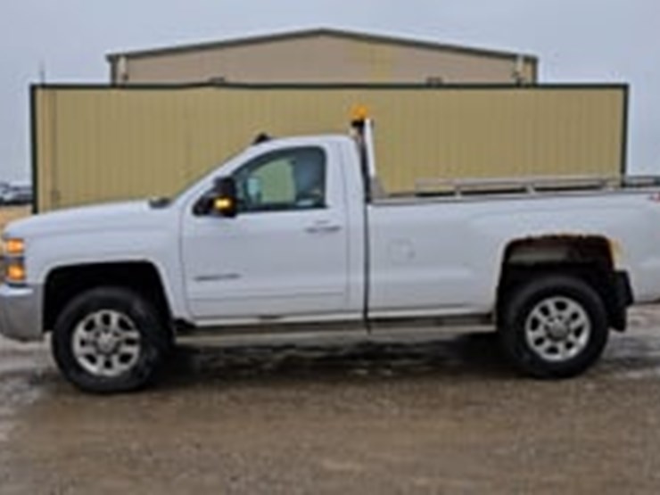2015-chevrolet-silverado-3500hd-image-5
