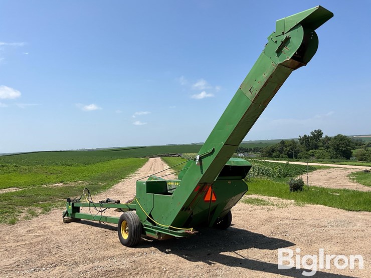 john-deere-300-image-7