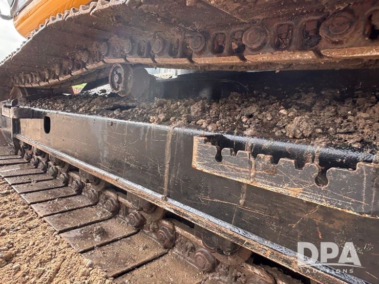 2012-deere-135d-image-37