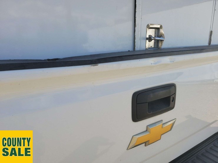 2017-chevrolet-silverado-2500hd-image-31