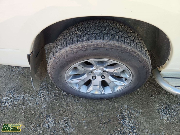 2016-ram-1500-laramie-image-23