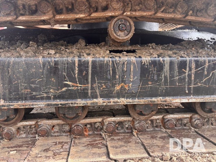 2012-deere-135d-image-47