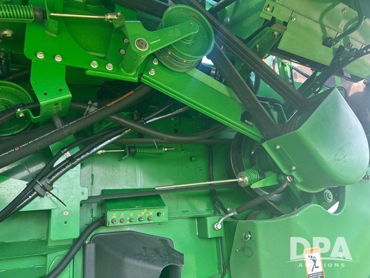 2013-john-deere-s670-image-35