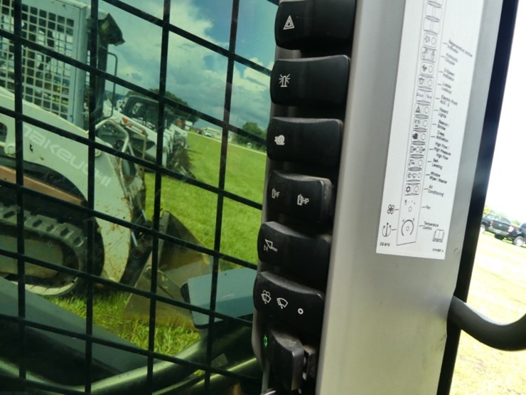 new-holland-c345-image-18
