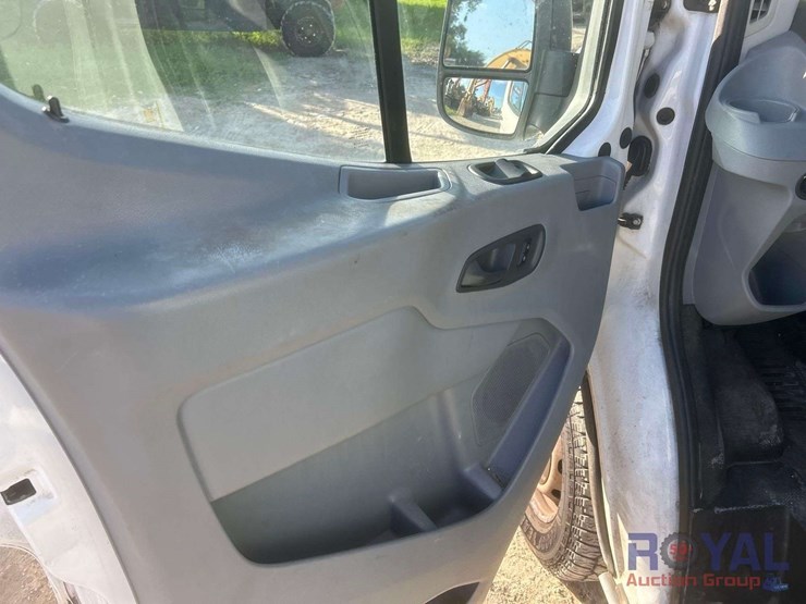 2017-ford-transit-image-13