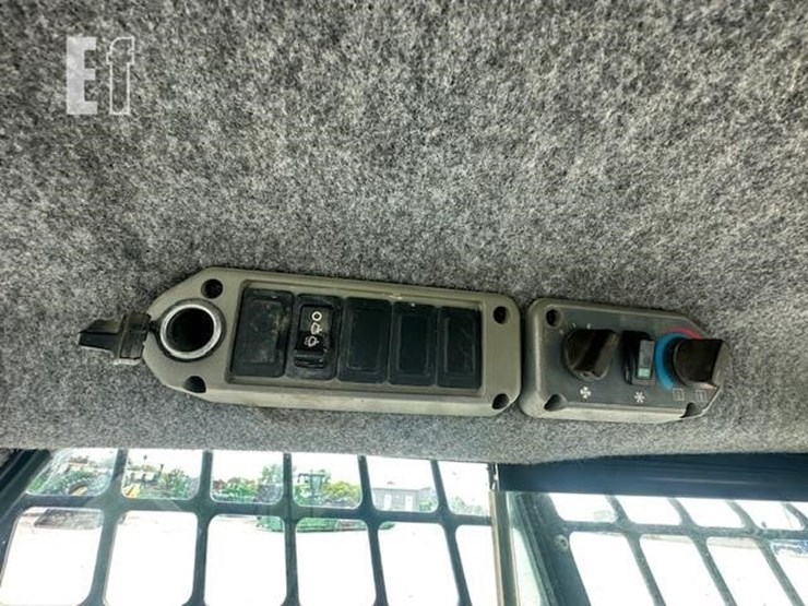 2008-bobcat-t300-image-26