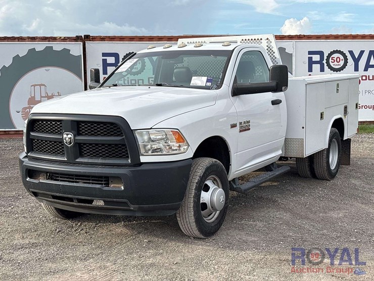 2018-ram-3500-reading-service-truck-with-liftgate-image-1