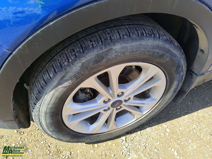 2019-ford-escape-sel-image-24