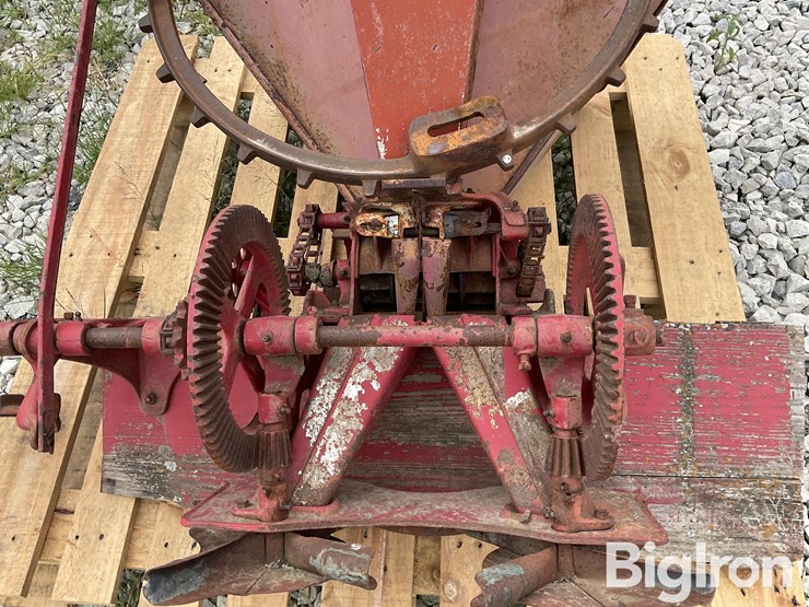 international-end-gate-seeder-image-10