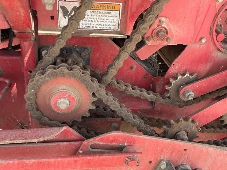 new-holland-br780-image-33