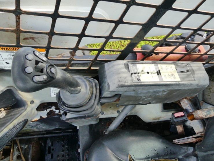 2012-bobcat-s850-image-14