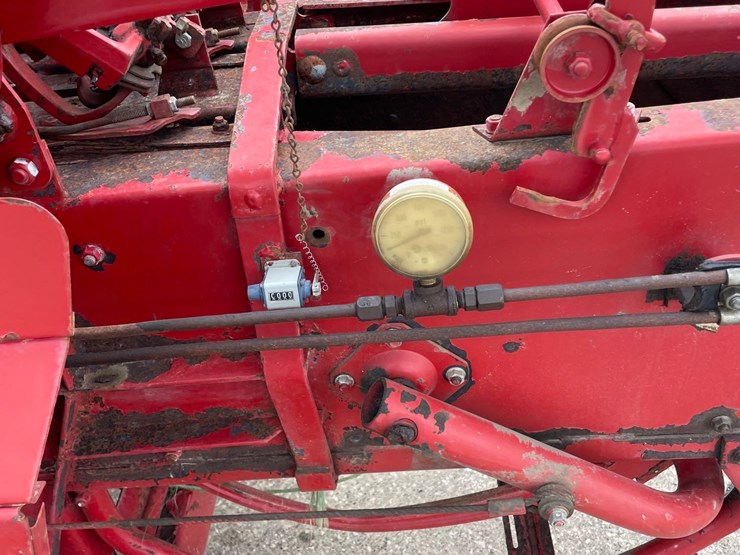 new-holland-311-image-45