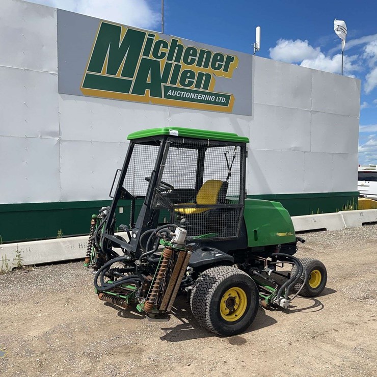 JOHN DEERE 3215B