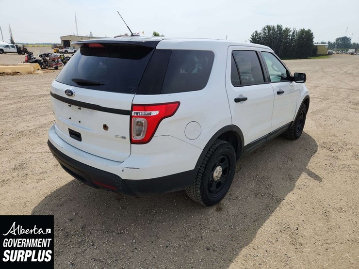 2015-ford-explorer-image-4