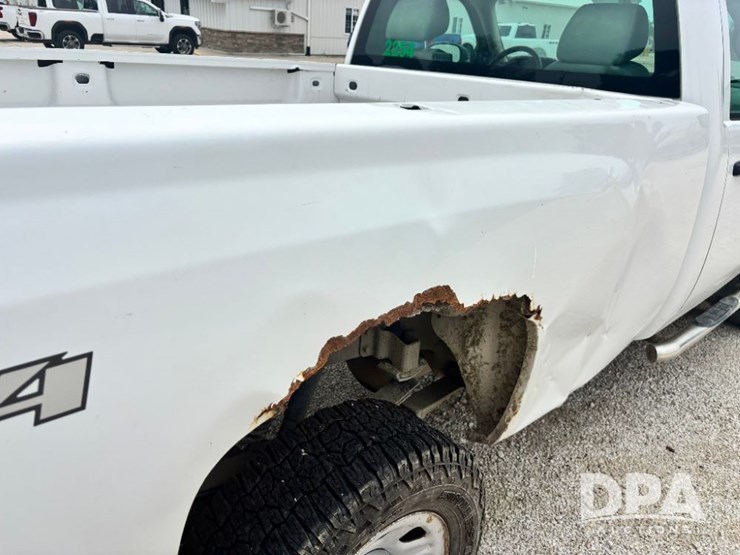 2013-chevrolet-3500hd-image-39