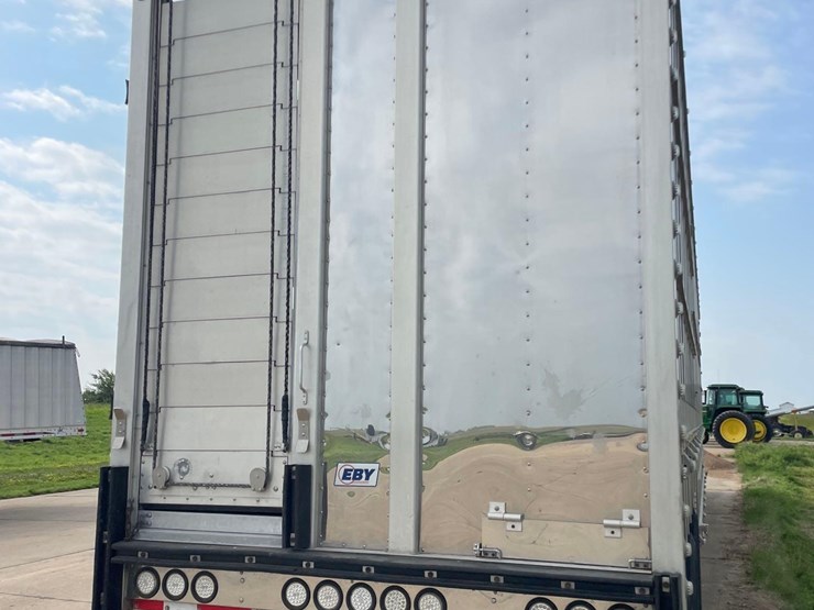 2021-eby-livestock-trailer-image-42