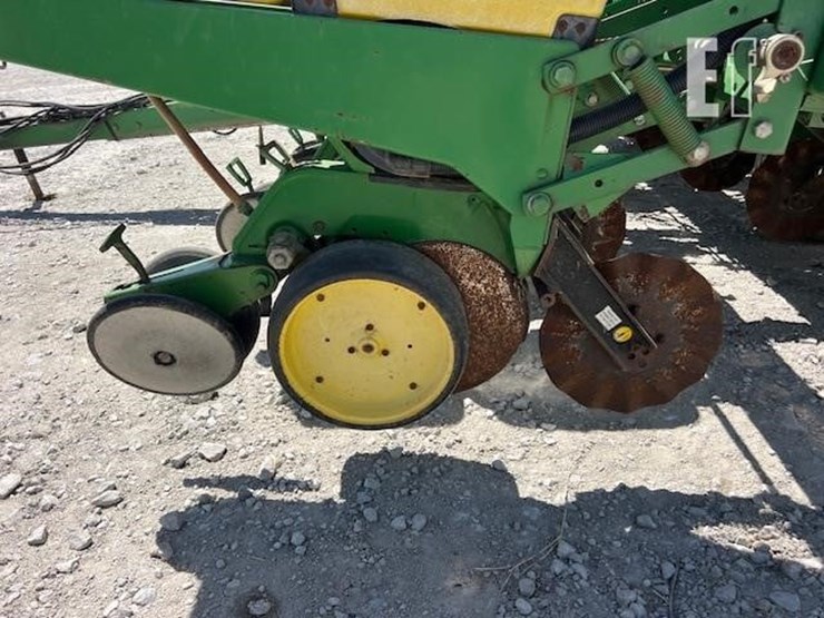 1993-john-deere-7200-image-31