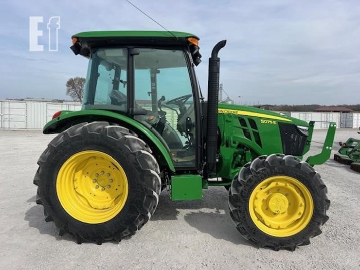 2023-john-deere-5075e-image-3