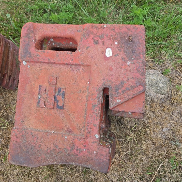 (10) Stamped IH 100# suitcase weights