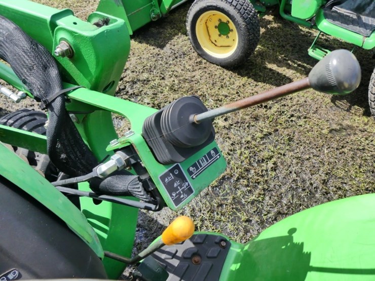 john-deere-3038e-image-13