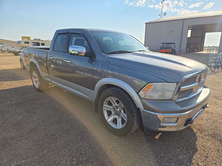 2012-ram-1500-laramie-image-2