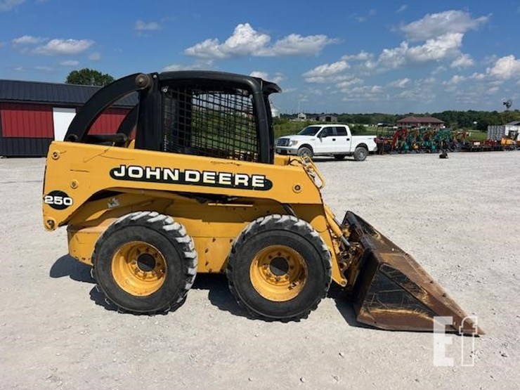 deere-250-image-2
