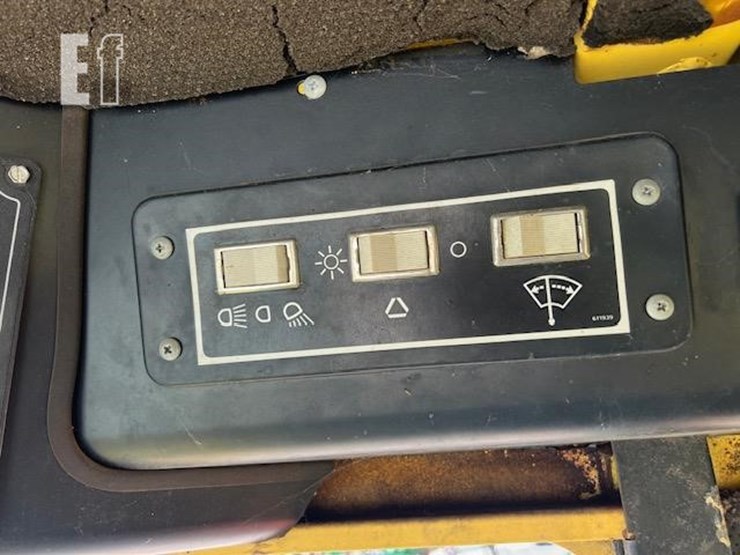 new-holland-tr85-image-59