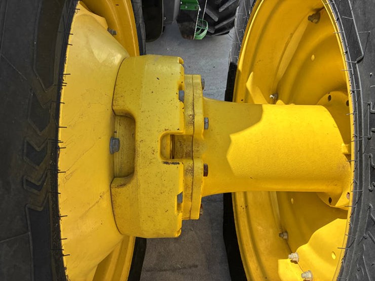 2018-john-deere-8400r-image-48