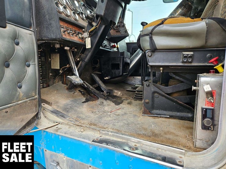 2000-kenworth-t800-image-11