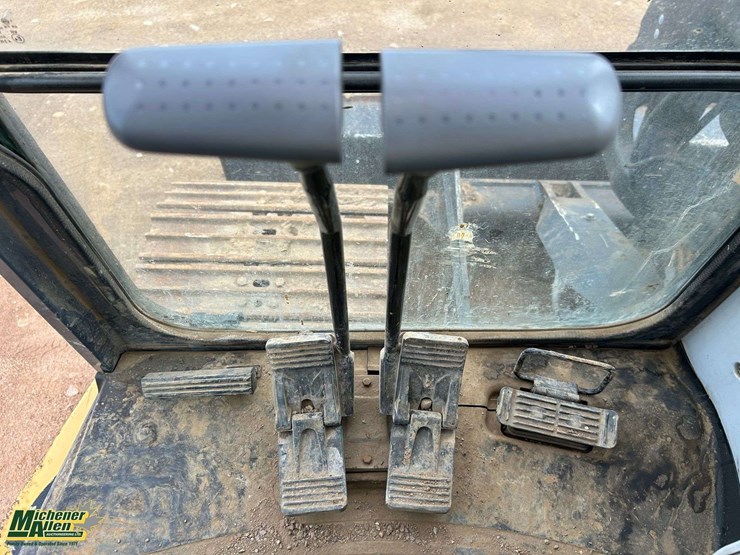 2014-deere-85g-image-35