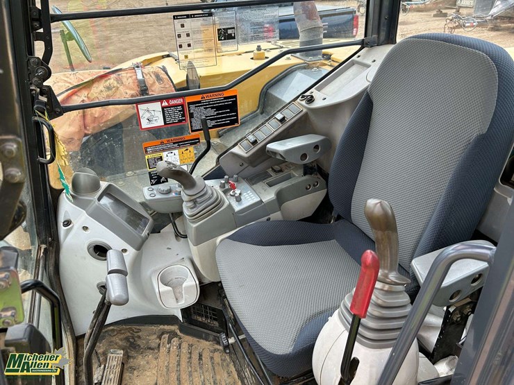 2014-deere-85g-image-34