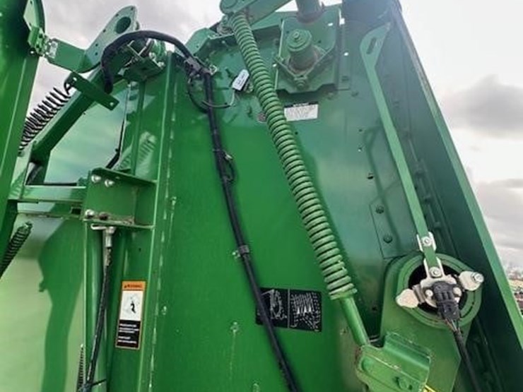 2019-john-deere-560m-image-22