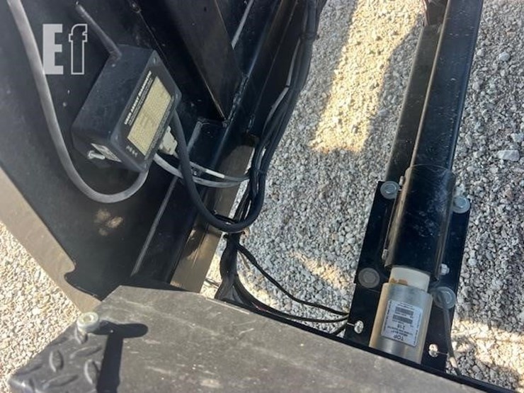 2019-j&m-lc390-image-18