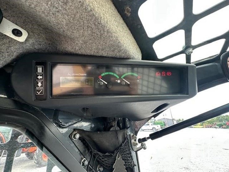 deere-317g-image-26