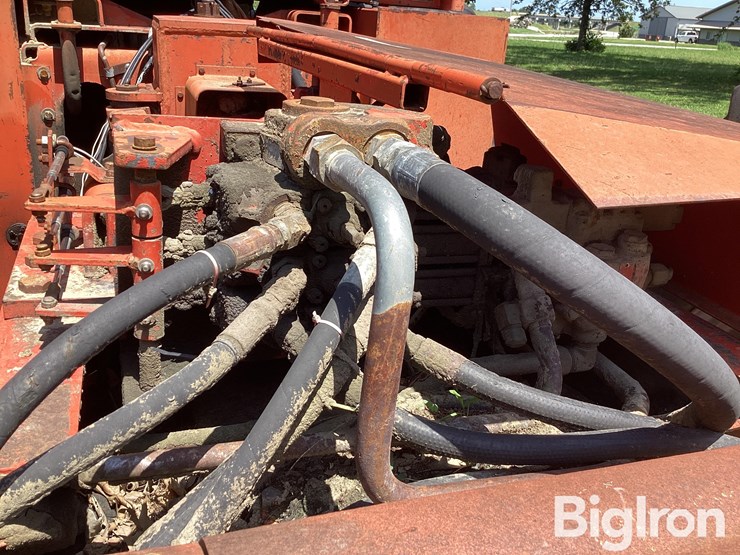 1982-massey-ferguson-4840-image-18