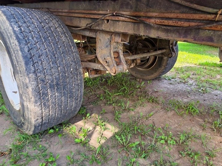tandem-axle-silage-cart-image-10