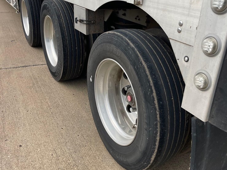 2021-eby-livestock-trailer-image-7