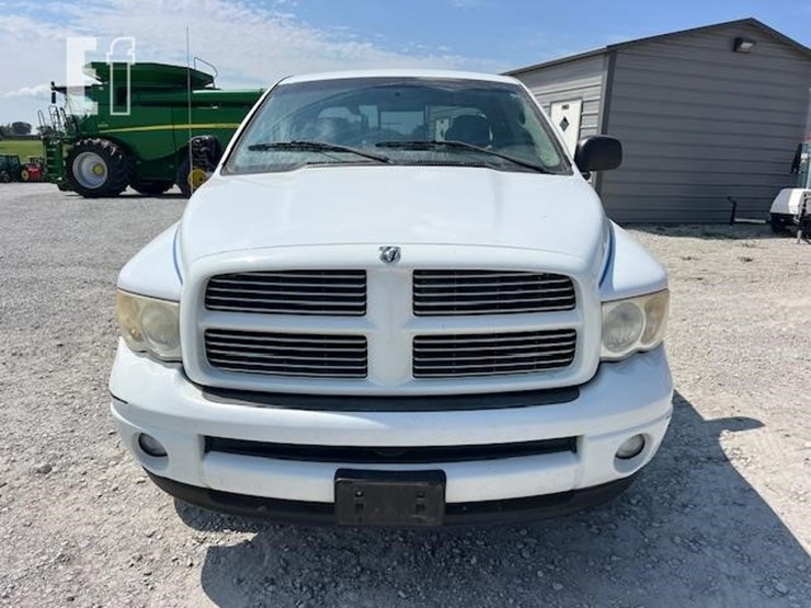 2004-dodge-ram-1500-image-9