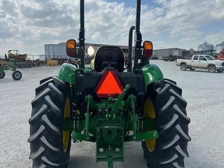 2023-john-deere-5050e-image-4