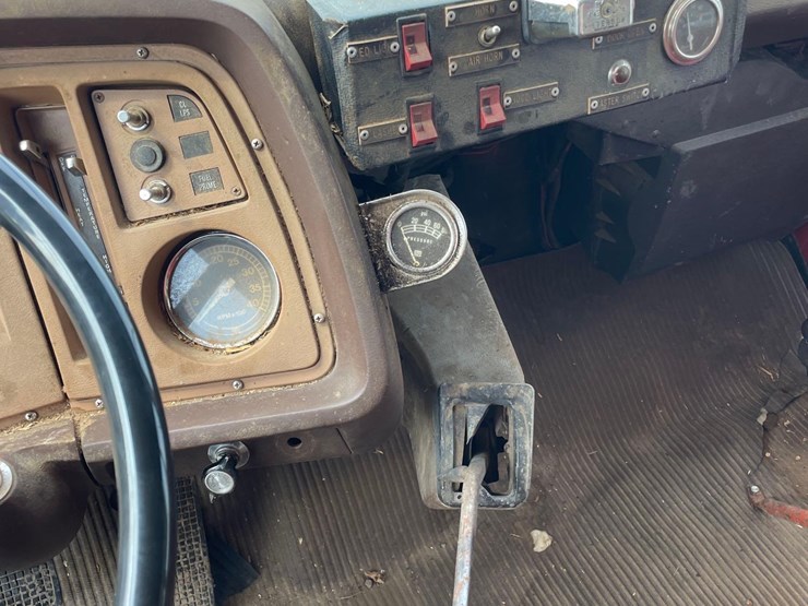 1982-ford-900-image-53