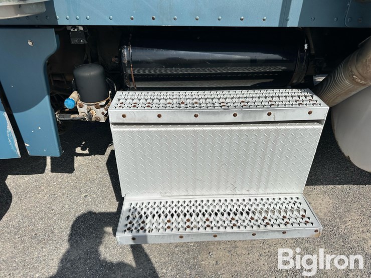 2005-peterbilt-379-image-17