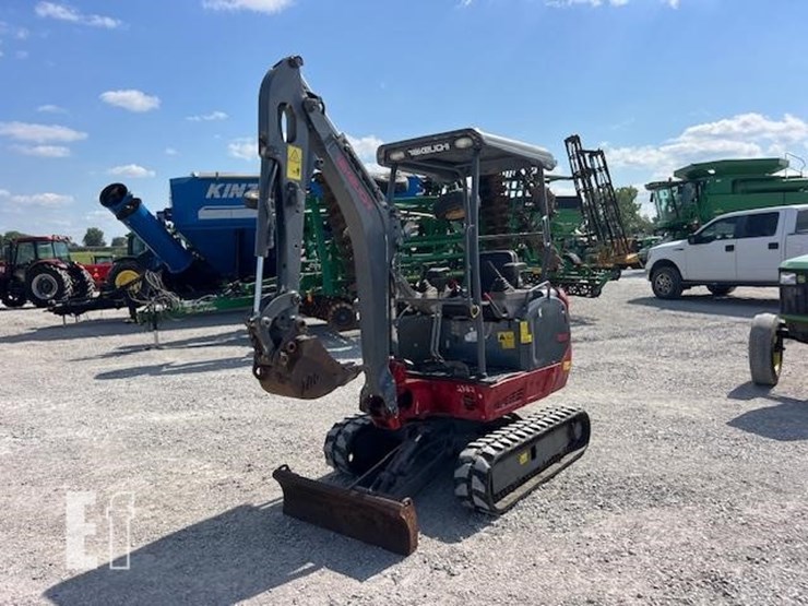 takeuchi-tb216-image-10