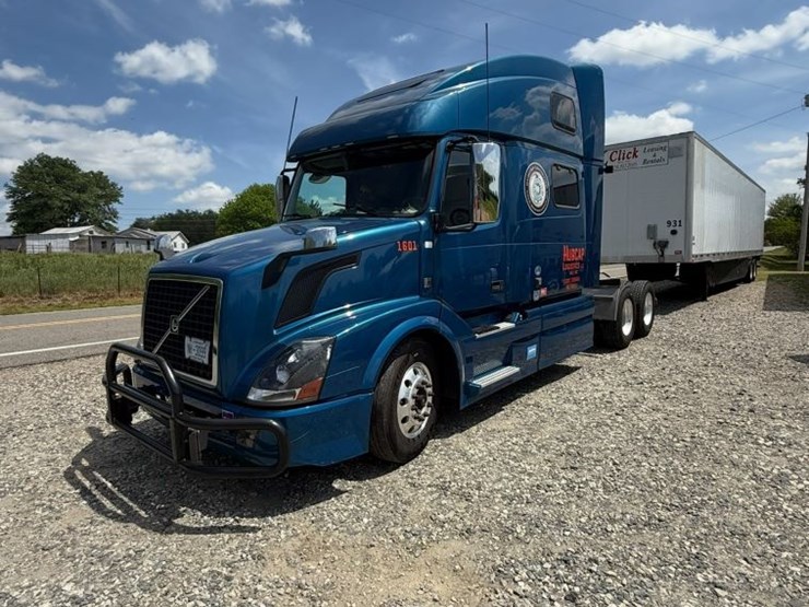2017-volvo-vnl780-image-5