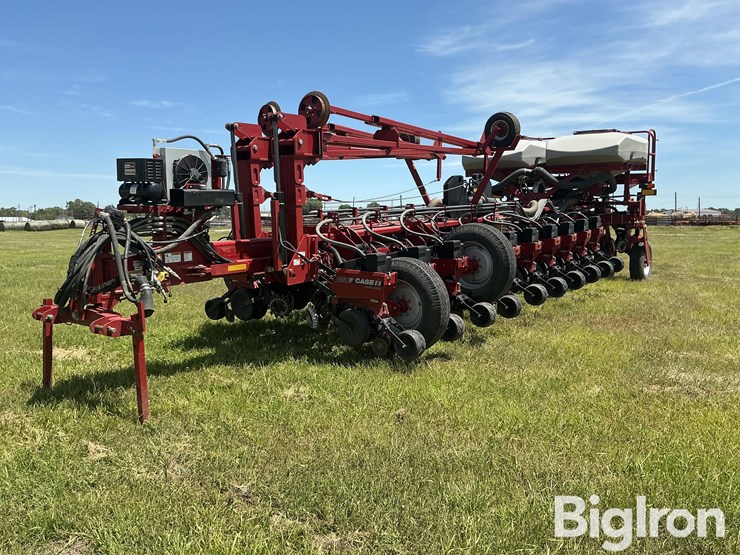 2011-case-ih-1250-image-1