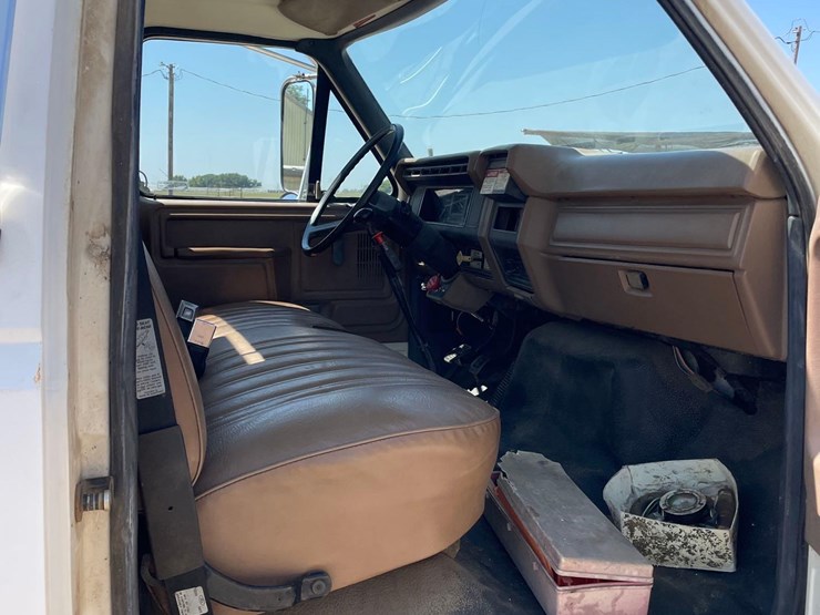 1993-ford-f700-image-46