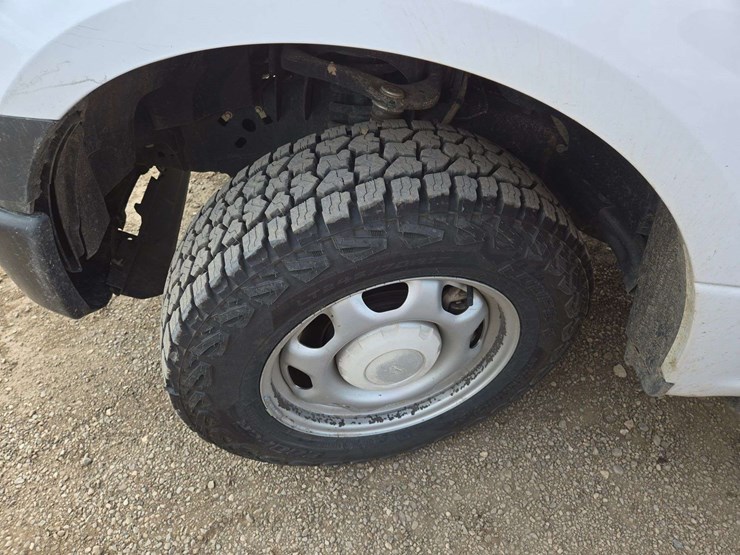 2016-ford-f150-xl-image-16