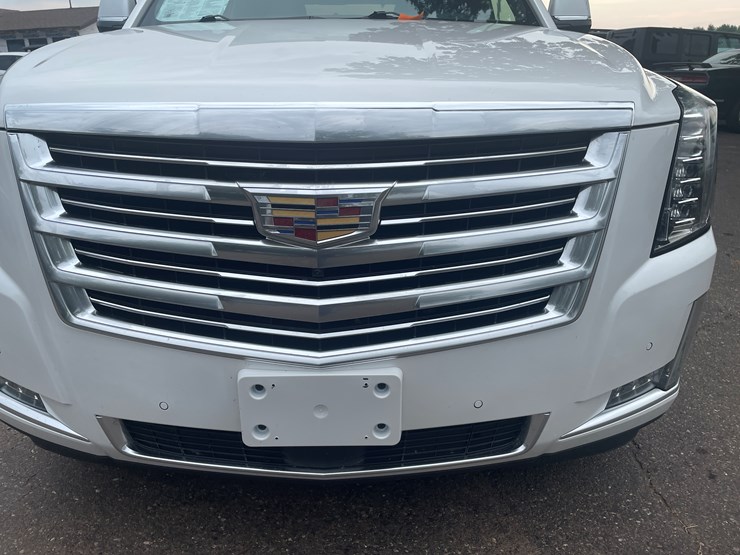 2017-cadillac-escalade-image-11