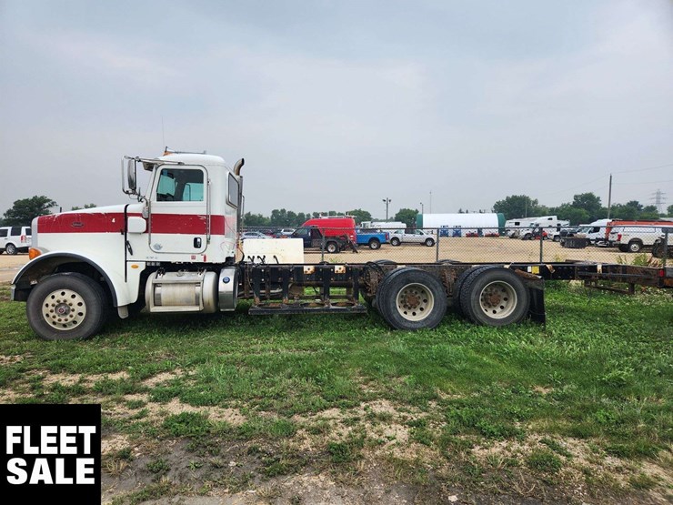 2016-peterbilt-365-image-2