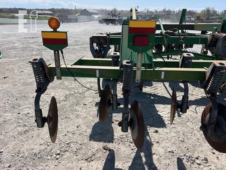 john-deere-2700-image-23