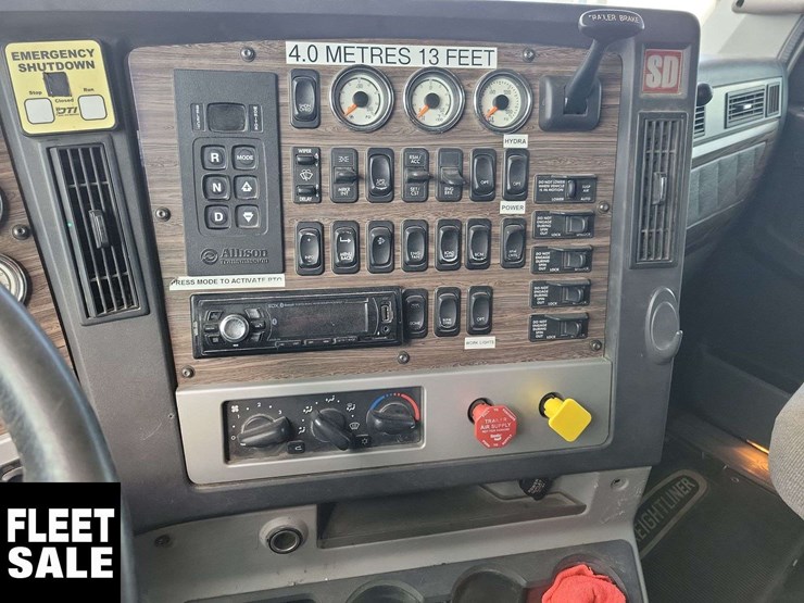 2015-freightliner-coronado-122-sd-image-7